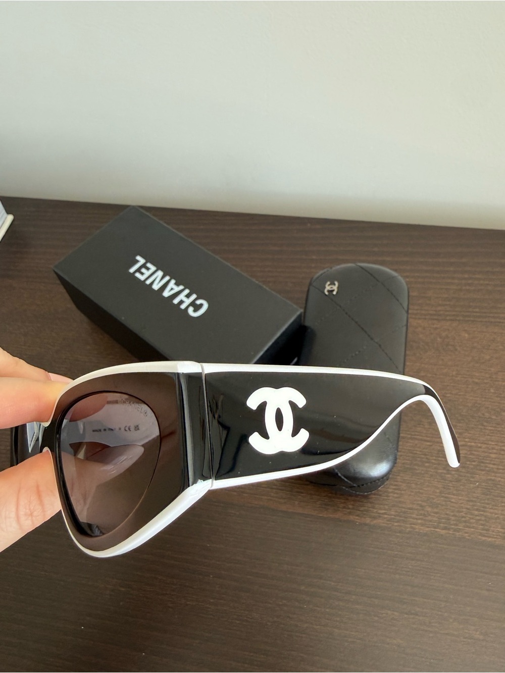 CHANEL Black & White Cat-Eye Sunglasses - Picture 4 of 16